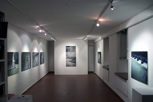 GRAZIELLA REGGIO: Da fonte di acqua bruna GRAZIELLA REGGIO: Da fonte di acqua bruna